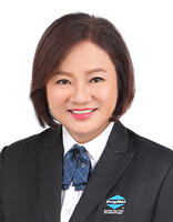 Angela Tay