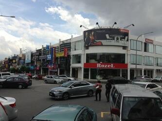 Taipan Business Centre